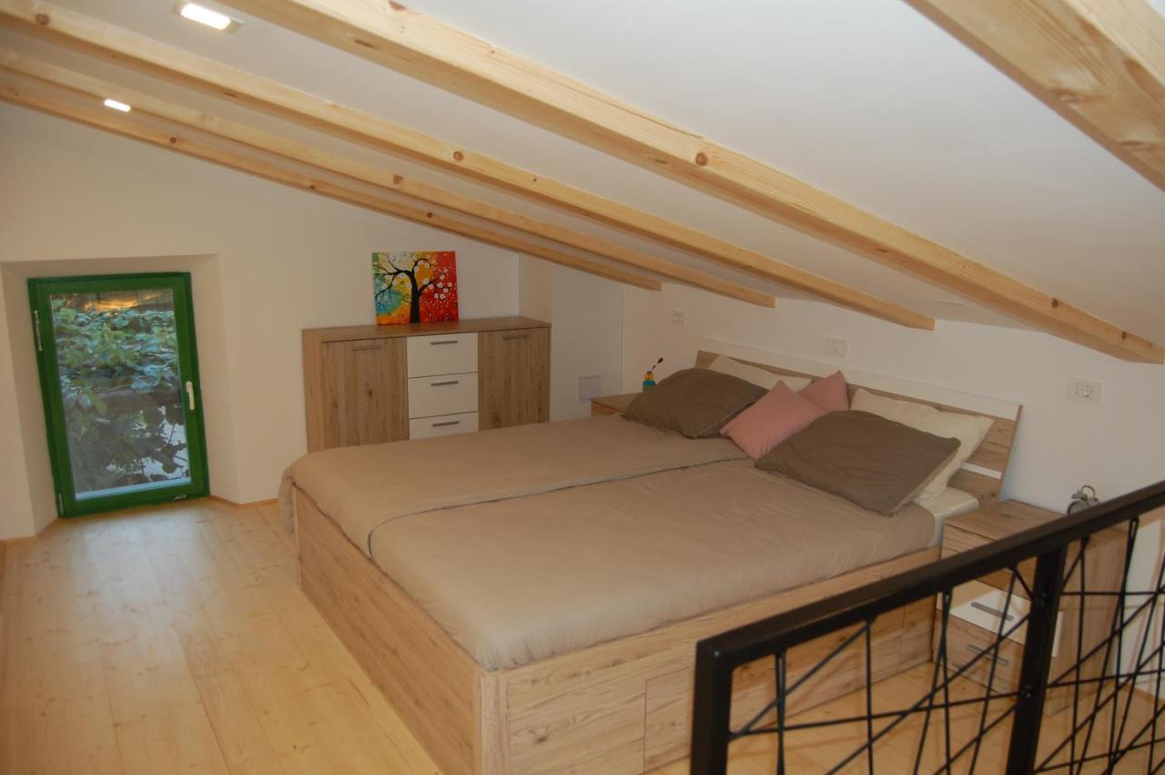 Apartma Hiska Dobravlje ภายนอก รูปภาพ