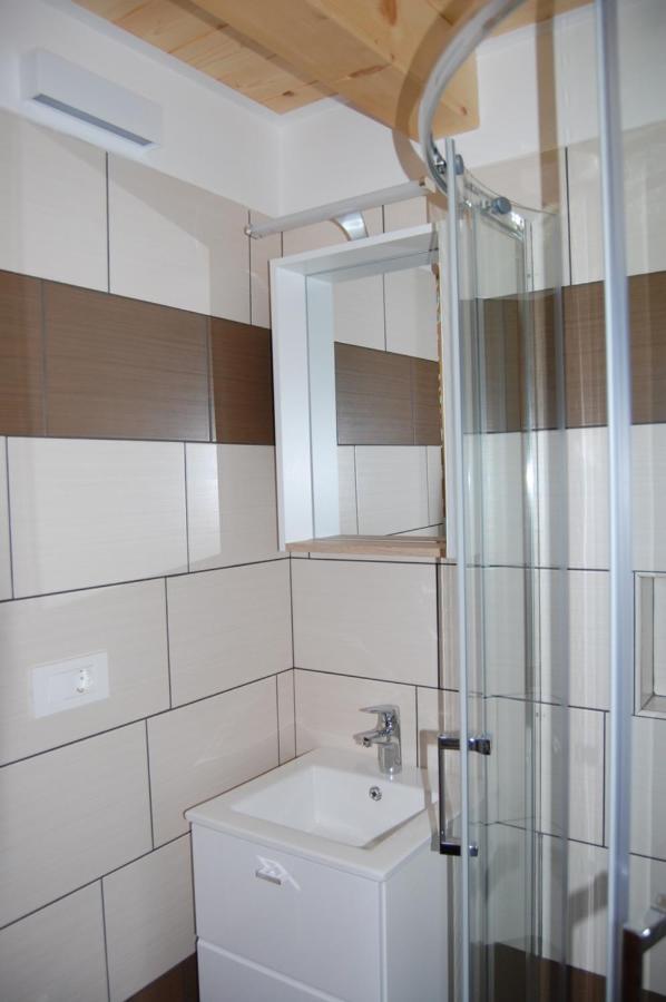 Apartma Hiska Dobravlje ภายนอก รูปภาพ